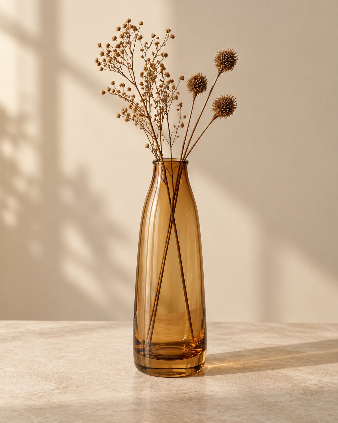 Illustrative amber vase and dried stems; see Amazon for the actual Aoderun item